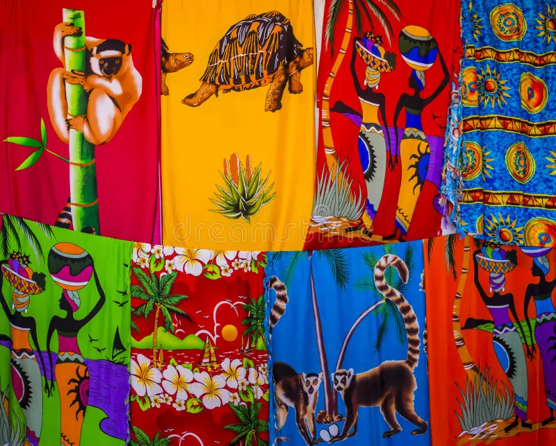 affichage de pareo ethnique multicolore avec le marché traditionnel madagascar d antananarivo sujets vêtement pour les femmes 206303826